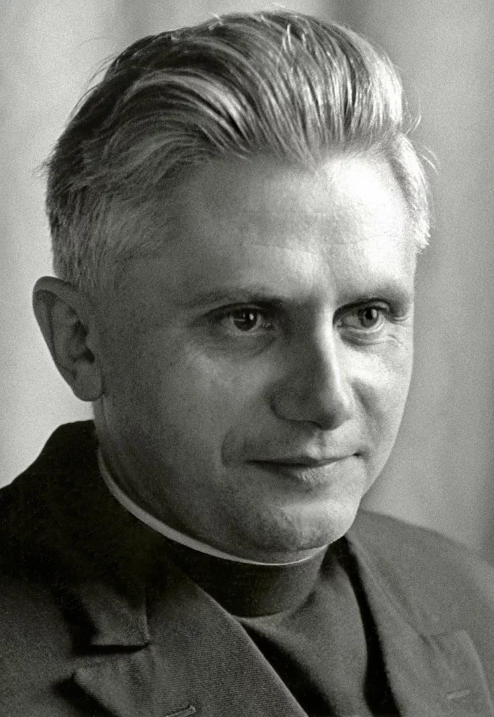 imagen de Joseph Ratzinger en blanco y negro